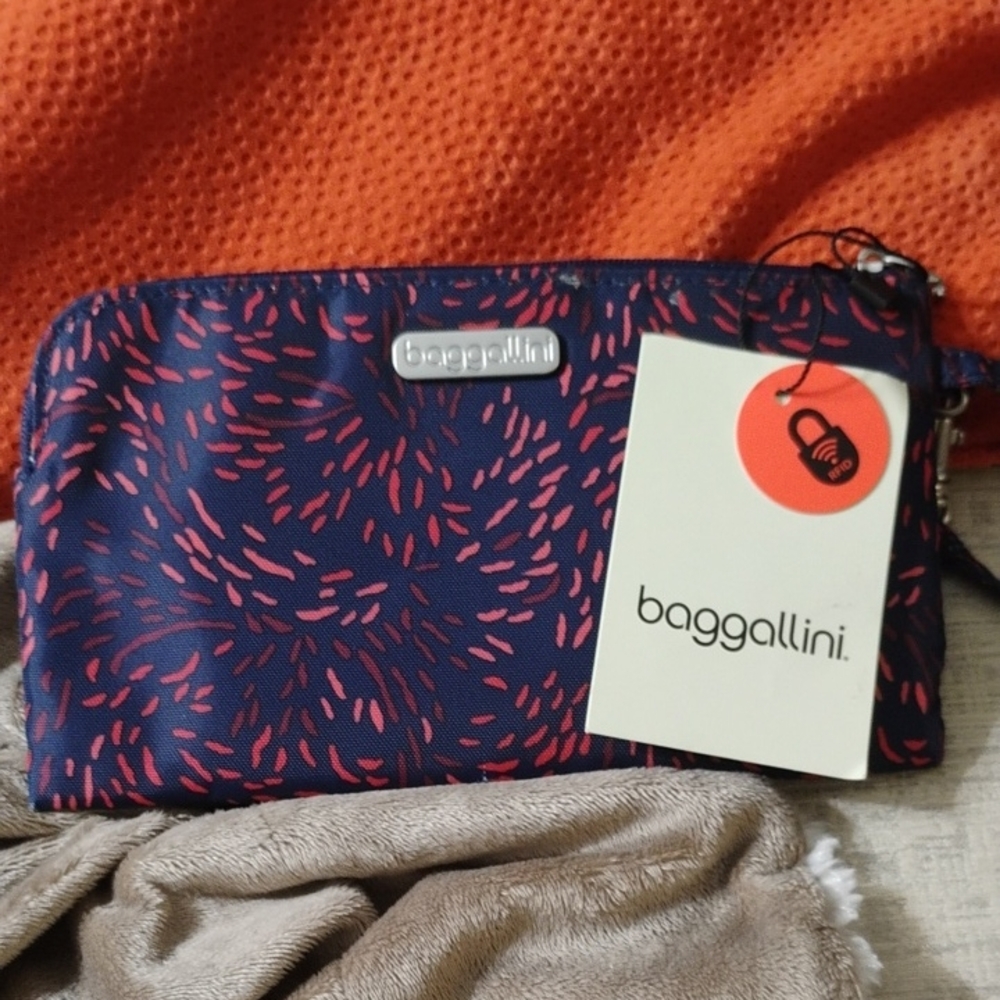 Baggallini Blue & Red Print Wristlet RFID